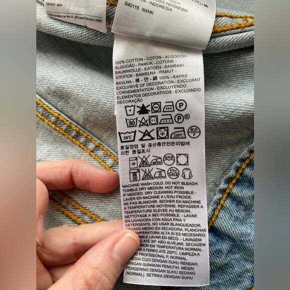 Levi Strauss Women's Petite S Boho Embroidered Distressed Denim Sleeveless Vest - Picture 8 of 11